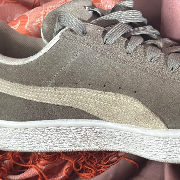 Puma Gray Suede Sneakers with Iconic Formstrip - Picture 5 of 10